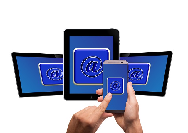 symbol komunikácie e‑mail a telefón